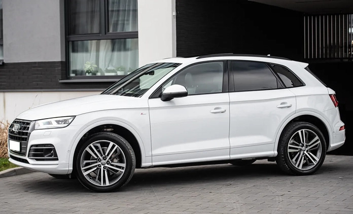 Audi Q5 cena 119500 przebieg: 190000, rok produkcji 2018 z Chełmża małe 704